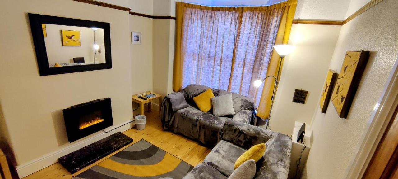 Вілла Rhubarb Terrace On The Coast - Sleeps 1-6 Колвін-Бей Екстер'єр фото